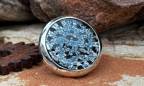 ♀Silver-on-Black Leopard glass cocktail ring